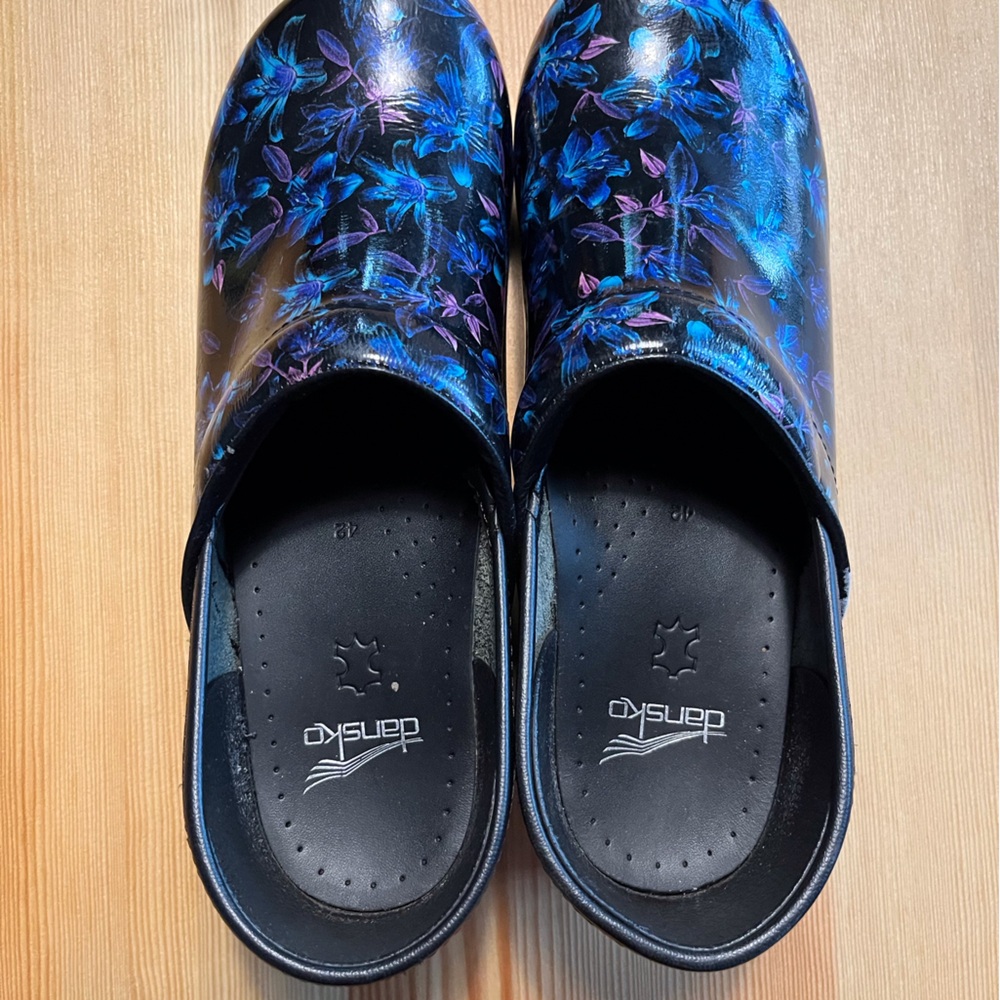 Dansko Women’s XP 2.0 Night Bloom Clogs